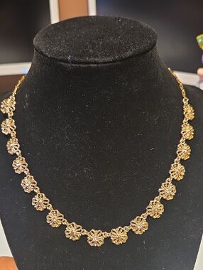 Avon Gold Floral Link Necklace